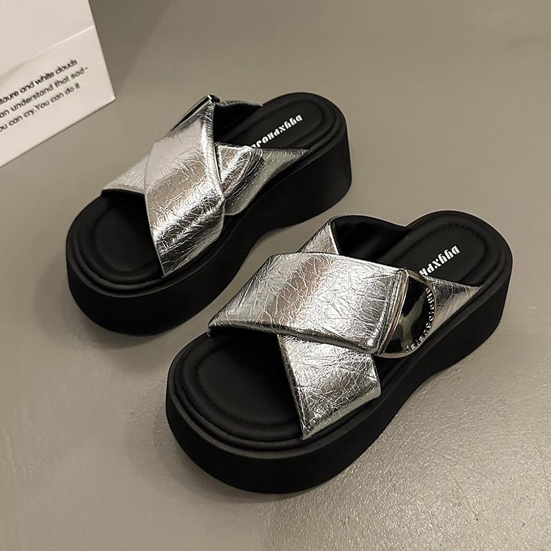 Popular national style thick bottom heightening slippers women's summer outer wear 2025 new new Chinese cross one-word drag Internet celebrity sandals