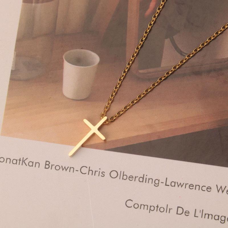 European Style Women's Stainless Steel Cross Pendant Necklace - Personalized, Versatile, Simple Polished Titanium Steel Clavicle Chain