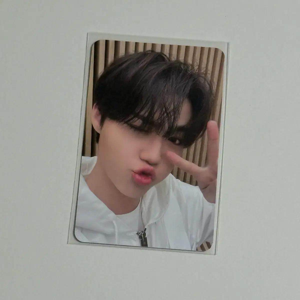 

Treasure Doyeong Photocard