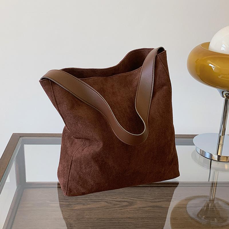 

Жіноча сумка великої місткості в стилі ретро весна 2024 року, нова корейська версія студентської сумки через плече для відпочинку, текстури, приміської сумки