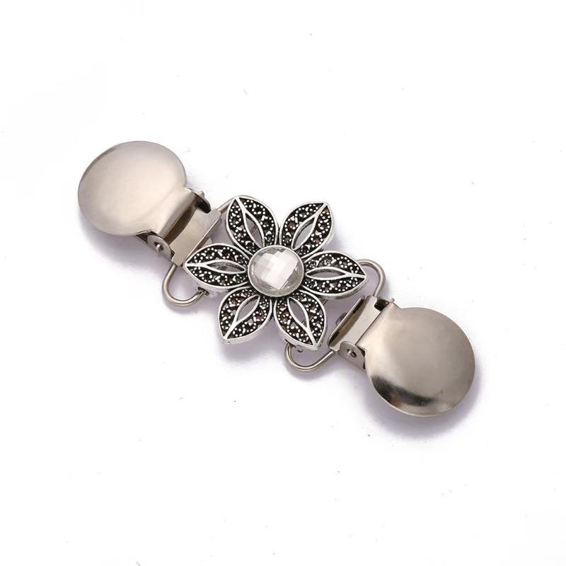 Vintage Hollow Flower Collar Clip Shawl Connection Buckle Women's Sweater Clip Lace Geometric Vintage Hollow Flower