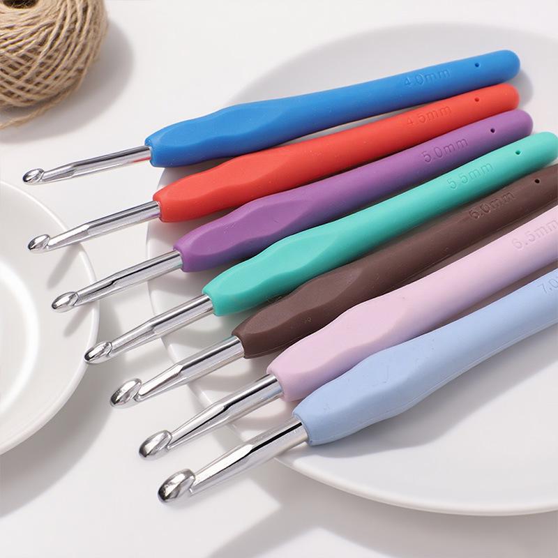 Soft Grip Crochet Hook Set: Handmade Yarn Dolls, Stainless Steel Needles & Knitting Materials