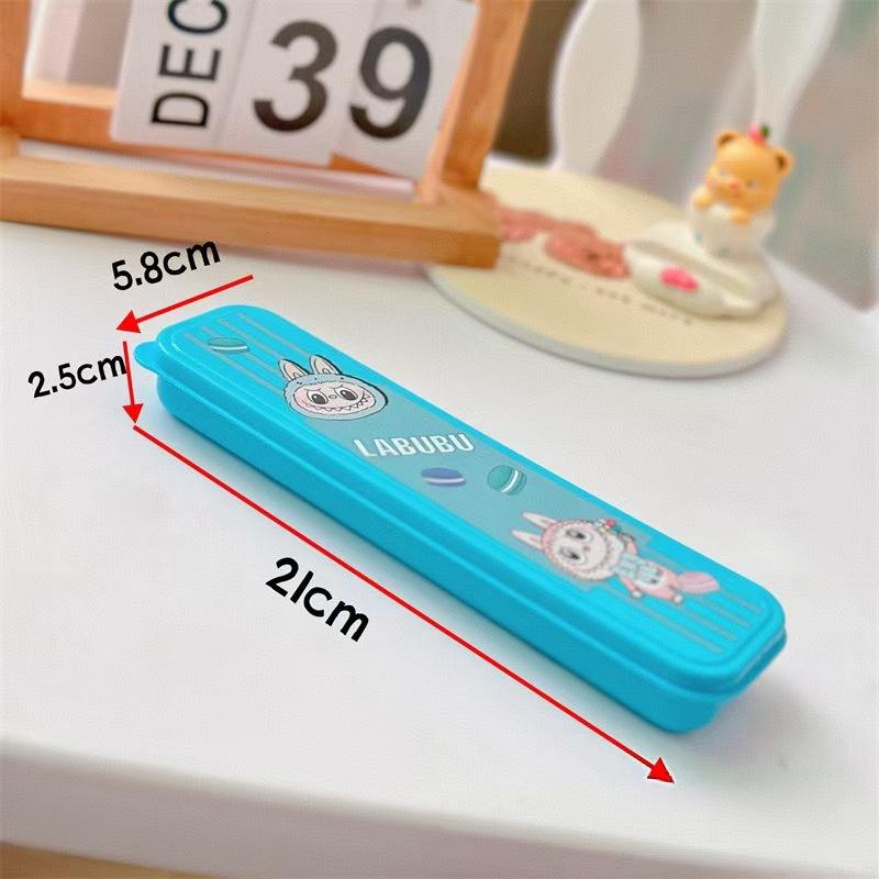 Labubu Draagbare Bestekset van Twee Stuks Cartoon Roestvrij Staal Vork Lepel Opbergdoos Student Draagbare Eetservies Set