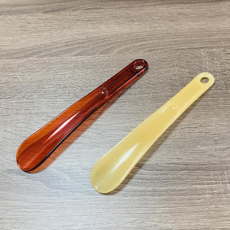 Compact Plastic Shoehorn: Portable, Modern, and Creative Design for Home Use