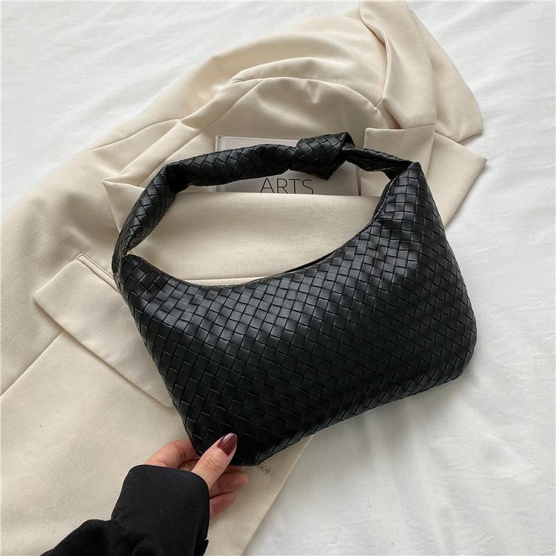 Internet celebrity retro simple bag women 2025 new fashion casual oblique span woven bag shoulder armpit small square bag