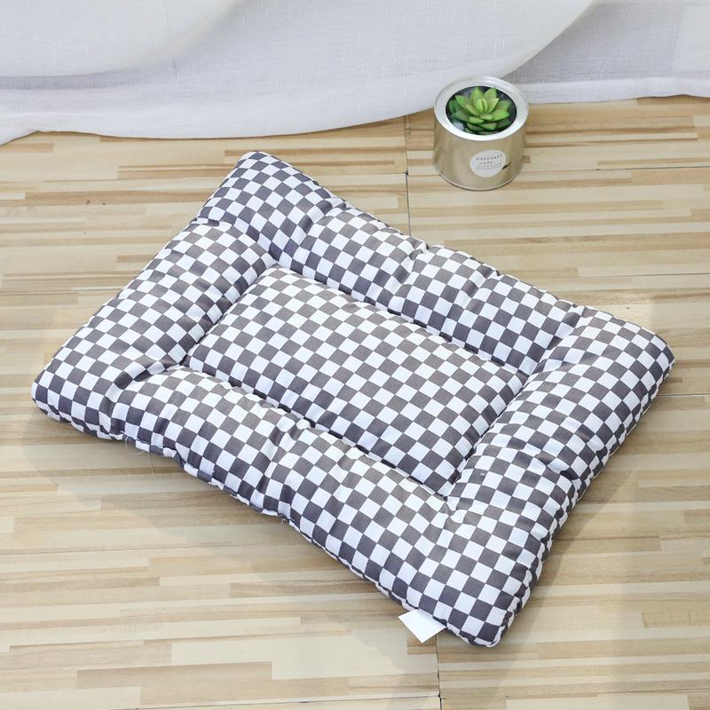 

Breathable All-Season Pet Mat for Cats and Dogs Size 1: 27x40cm (Pets up to 3 jin)