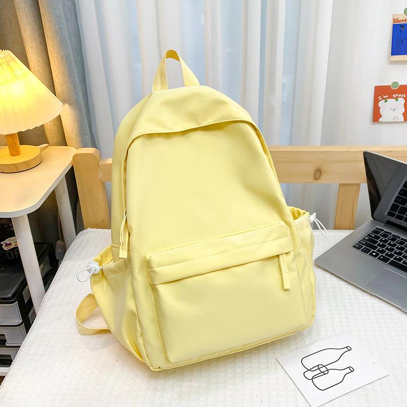Backpacks Are Fashionable and Popular Among Primary and Secondary School Students