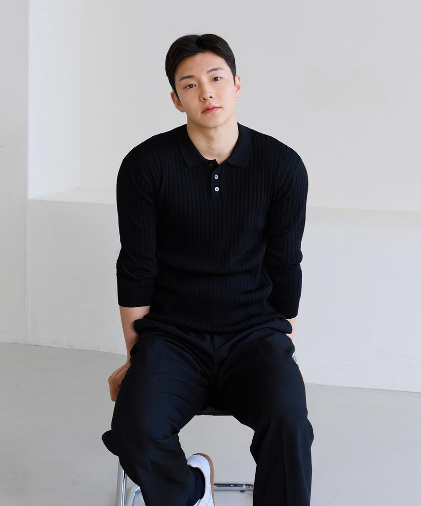 HECKCOOLNAM Muscle Fit Long Sleeve Ribbed Collar Knit For Men That Makes Shoulders Look Broad