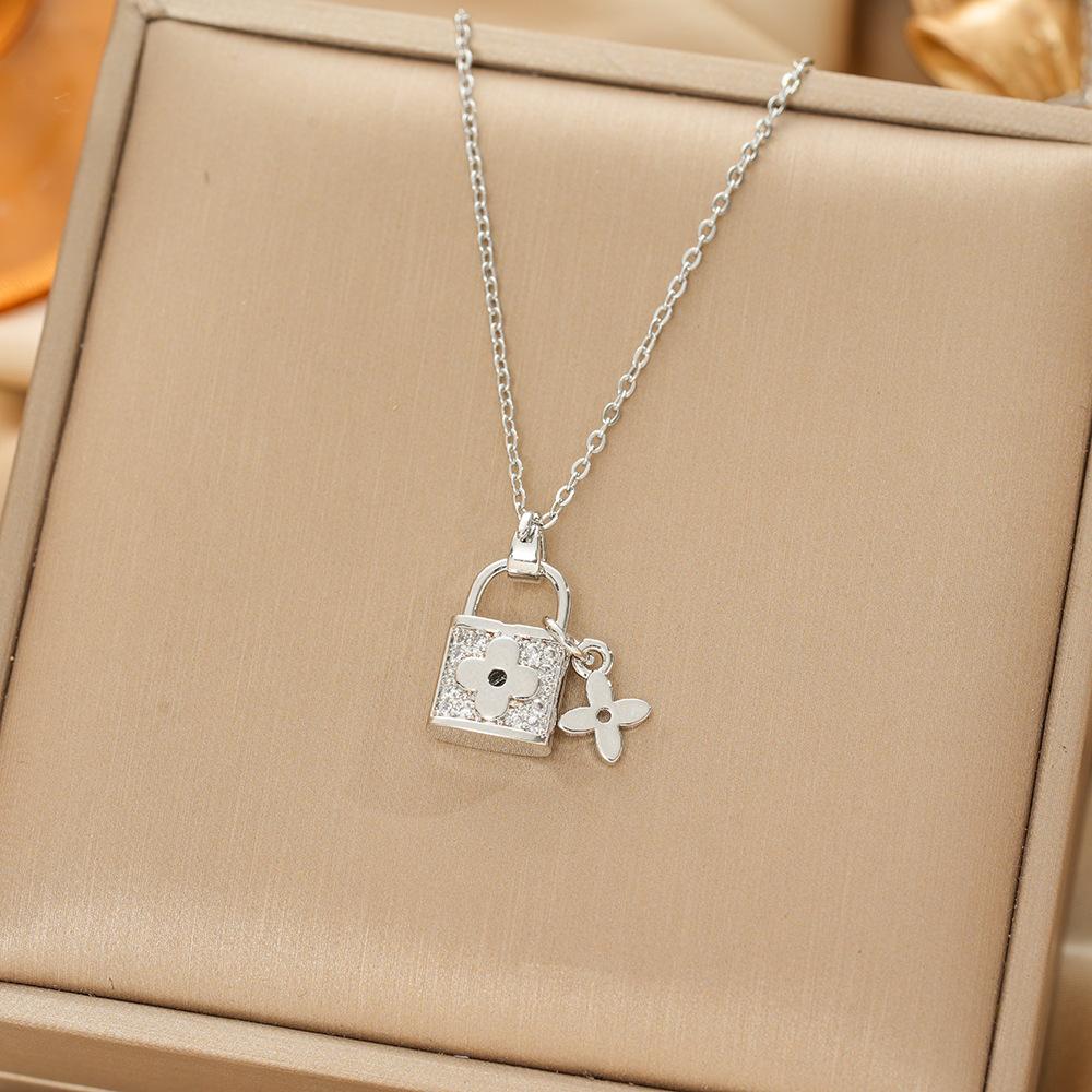 Japan and South Korea Simple Popular Wind Titanium Steel Necklace Female Niche Exquisite Internet Celebrity Zircon Clavicle Chain High-end Jewelry