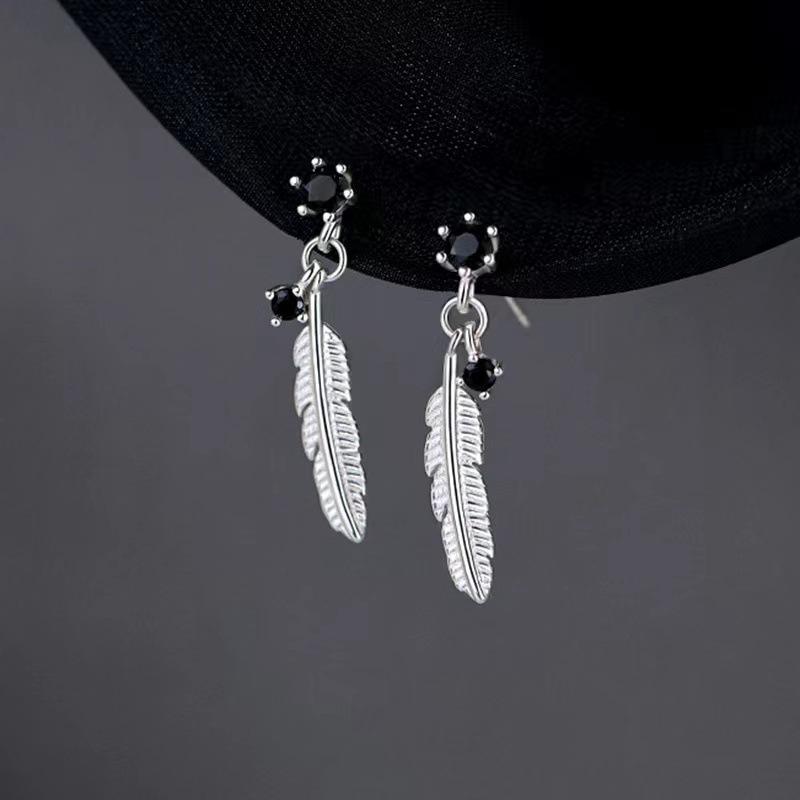 

ANENJERY Black Zircon Feather Earrings for Women Men Korean Niche Design Personality Jewelry Gifts Wholesale чёрный