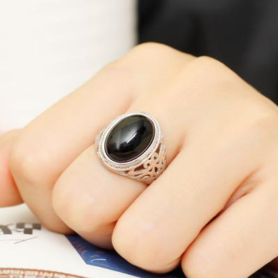 Bandring, zarter, hautfreundlicher, leichter Herrenring, Herrenring mit künstlichem Edelstein, Schnitzring, Ring für Bankett