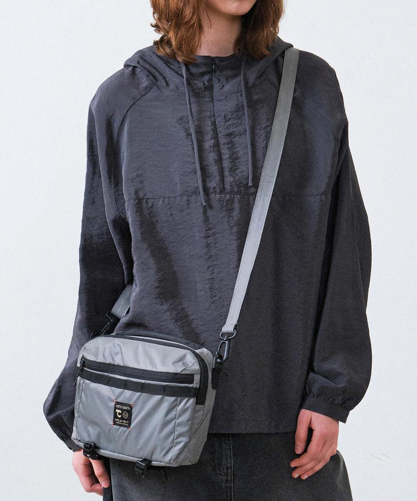 Helement Utility Bottle Crossbody Bag (D/Grey)