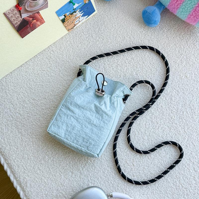 Lightweight Women's Nylon Crossbody Bag: Minimalist Japanese & Korean Style Coin Purse, Casual & Versatile.