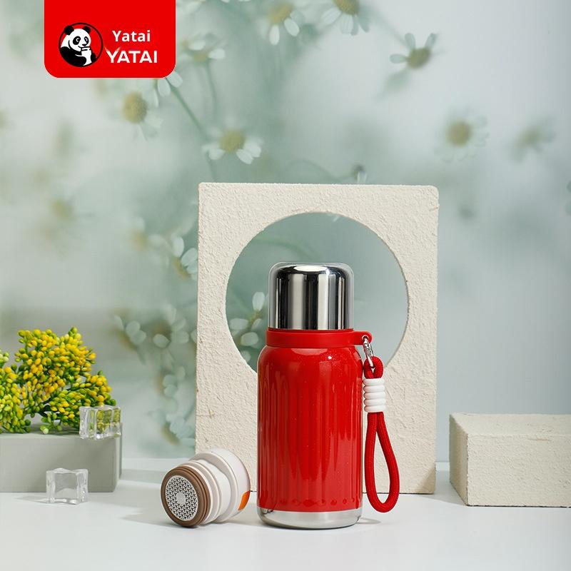Hot-selling Mini Thermos Cup Portable Handle Student Creative Cute and Small Gift The Thermos Cup Can Keep You Warm and Cold 350ml красный