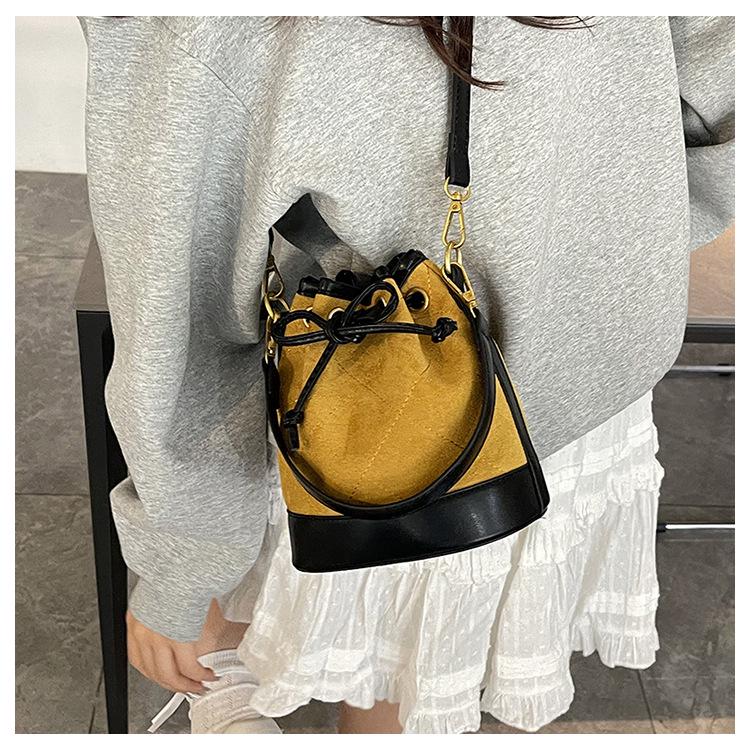 2025 High-End Color Block Retro Bucket Bag - Handheld, Single Shoulder, Crossbody
