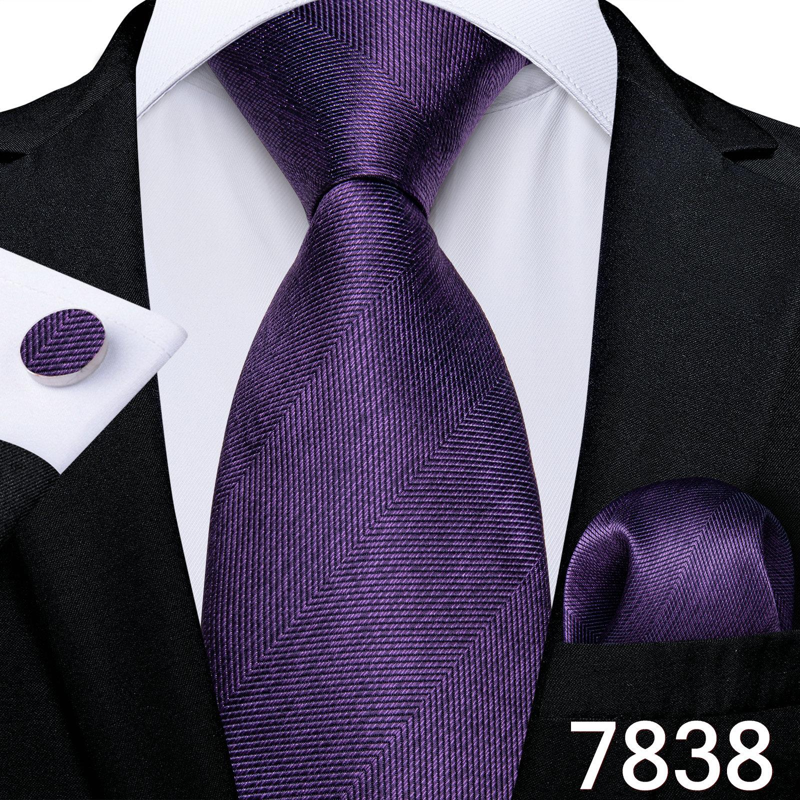 

Дизайнерський чоловічий набір краваток у смужку. Бізнес-класичний набір запонок N-7838