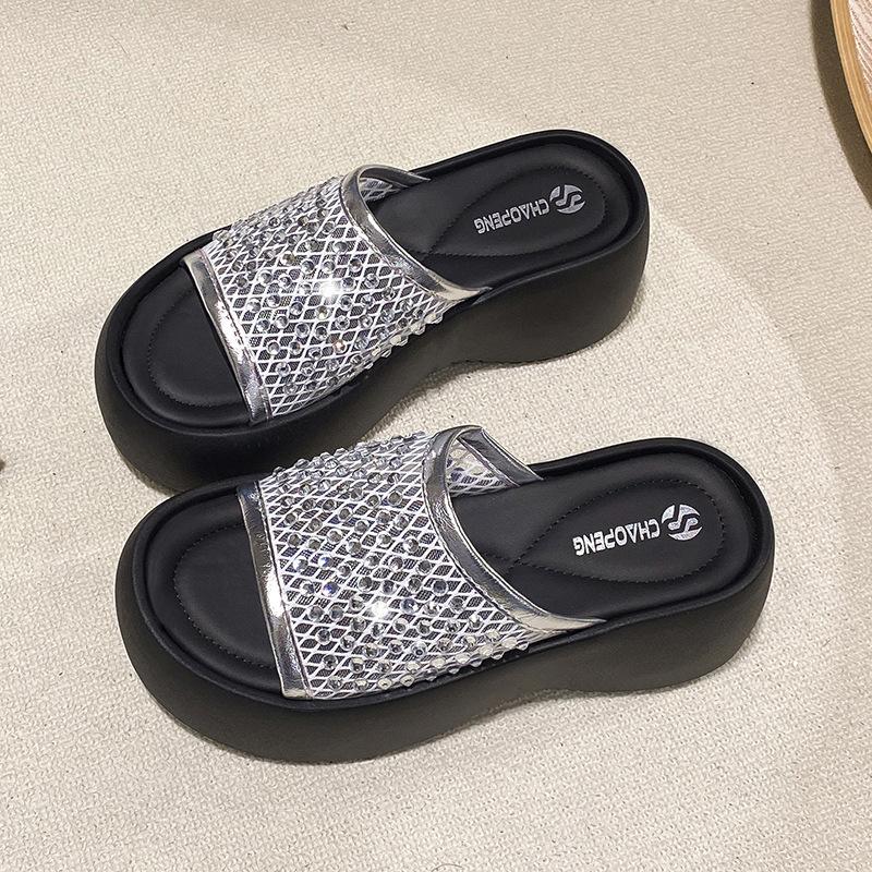

2025 новые летние шлепанцы на платформе женские крутые шлепанцы женские шлепанцы-маффины с пайетками для ношения пляжная мода сандалии со словами 40 серебряный