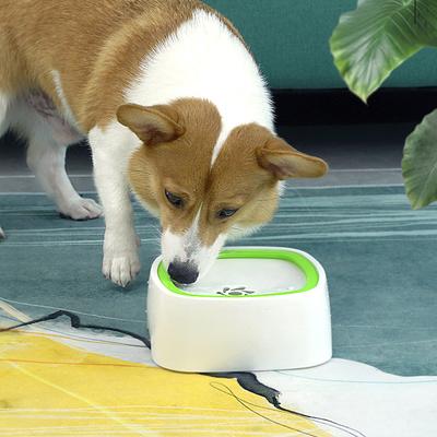 Ciotola per acqua potabile per cani Ciotola galleggiante per gatti che non bagna la bocca Ciotola per gatti senza versamento Distributore di acqua potabile Ciotola per cani in plastica anti-rovesciamento