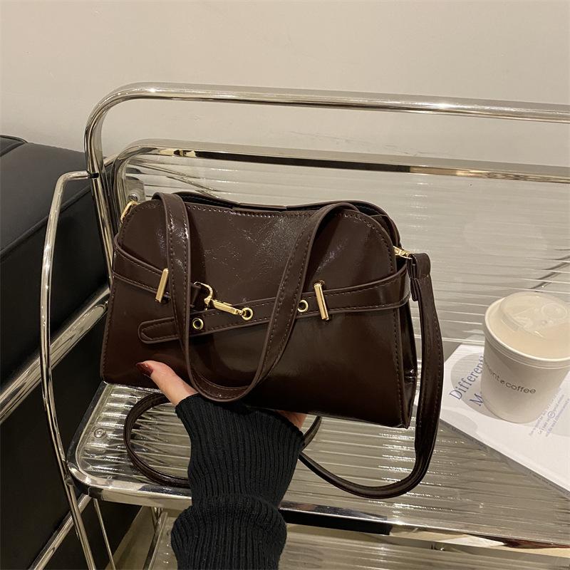 New shoulder bag 2025 spring and summer niche retro temperament women's shell bag fashion simple messenger high sense