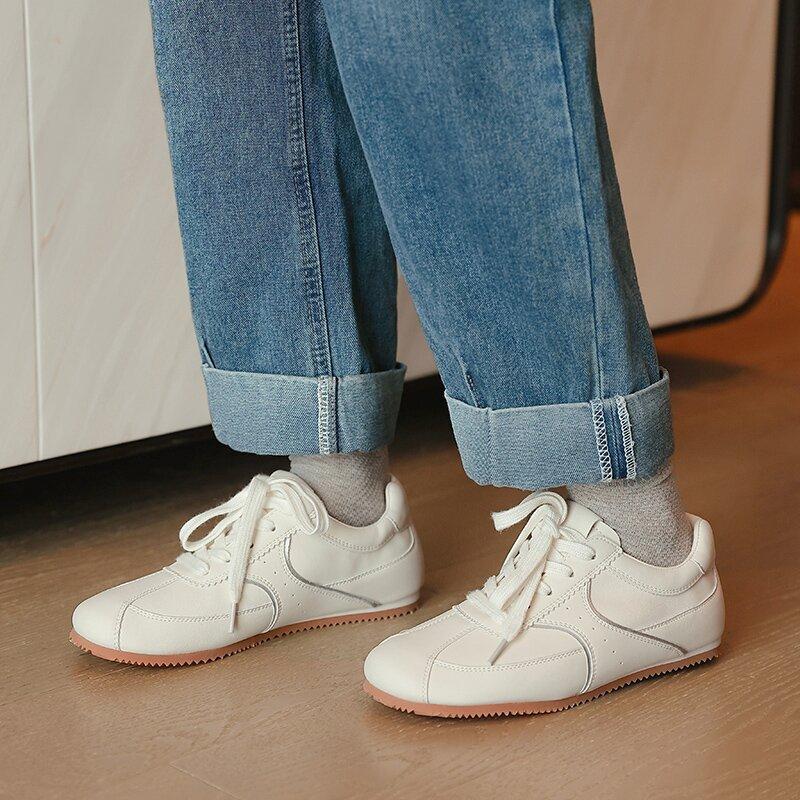 Version cuir de vache chaussures d'entraînement allemandes rétro femmes printemps et été 2025 nouvelles chaussures de sport décontractées polyvalentes à lacets plates chaussures Forrest Gump femmes