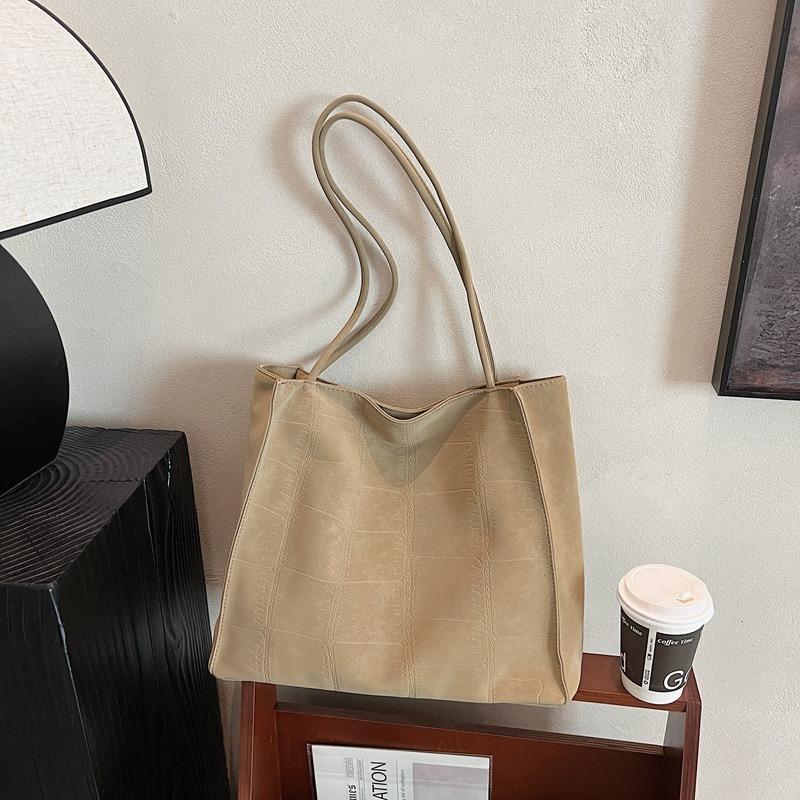 Large-capacity Tote Bag Women's New Hand-carried Commuter Bag Versatile Fashion Going Out Shoulder Bag