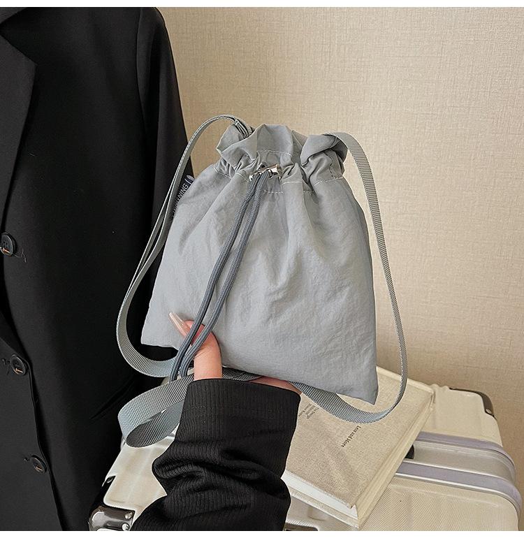 

Новая нейлоновая сумка-мешок с кулиской большой вместимости, плиссированная на плечо, дорожная, для отдыха, мессенджер, сумка-ведро серый