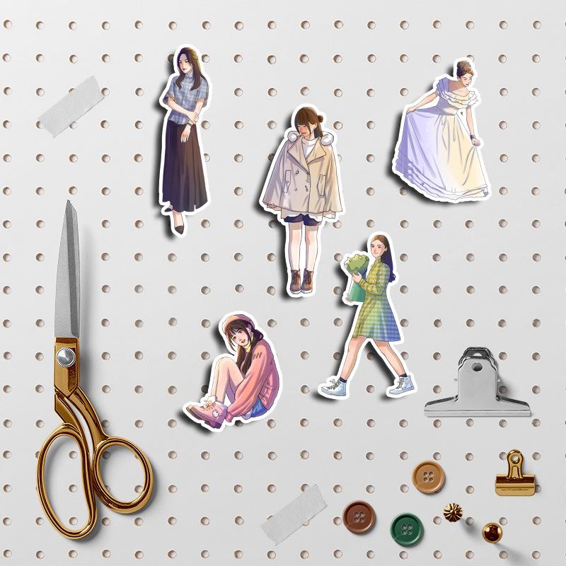 Adesivi per planner: 50 Fogli di Ragazze Cartoons Creative e Carine con Abiti Europei e Americani per Decorare Bottiglie e Album in Stile Giapponese.