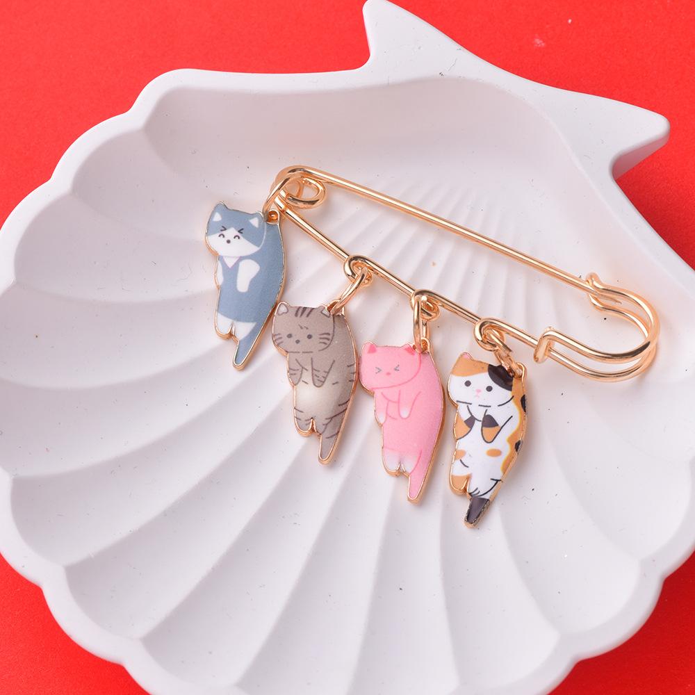 Kreativní brož s kovovým odznakem