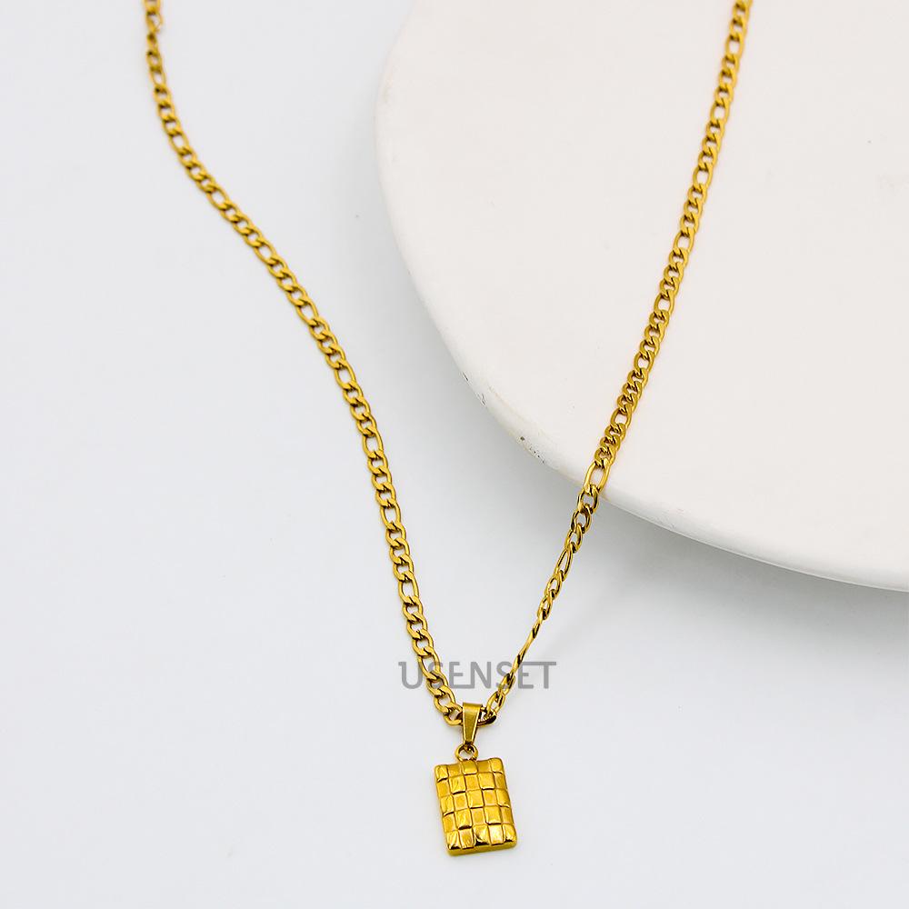 Pendant Customization: Hydraulic Pressed, Cut, Engraved, Heart-Shaped Titanium Steel, Polished, Vacuum Gold-Plated.