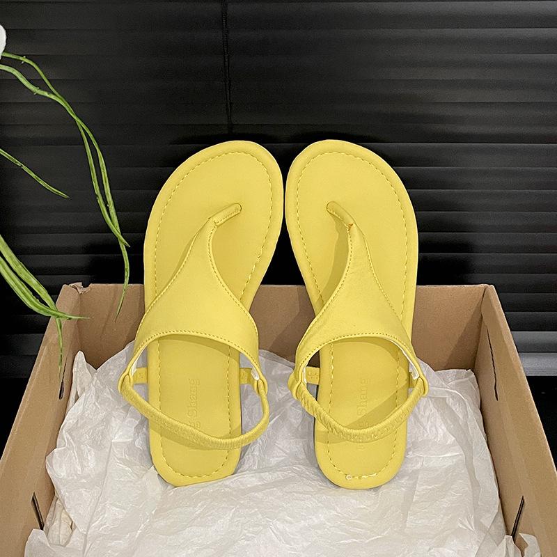 Fashion and lightweight red French flat-bottomed non-slip sandals for women's summer wear 2025 new high-end herringbone cool slippers