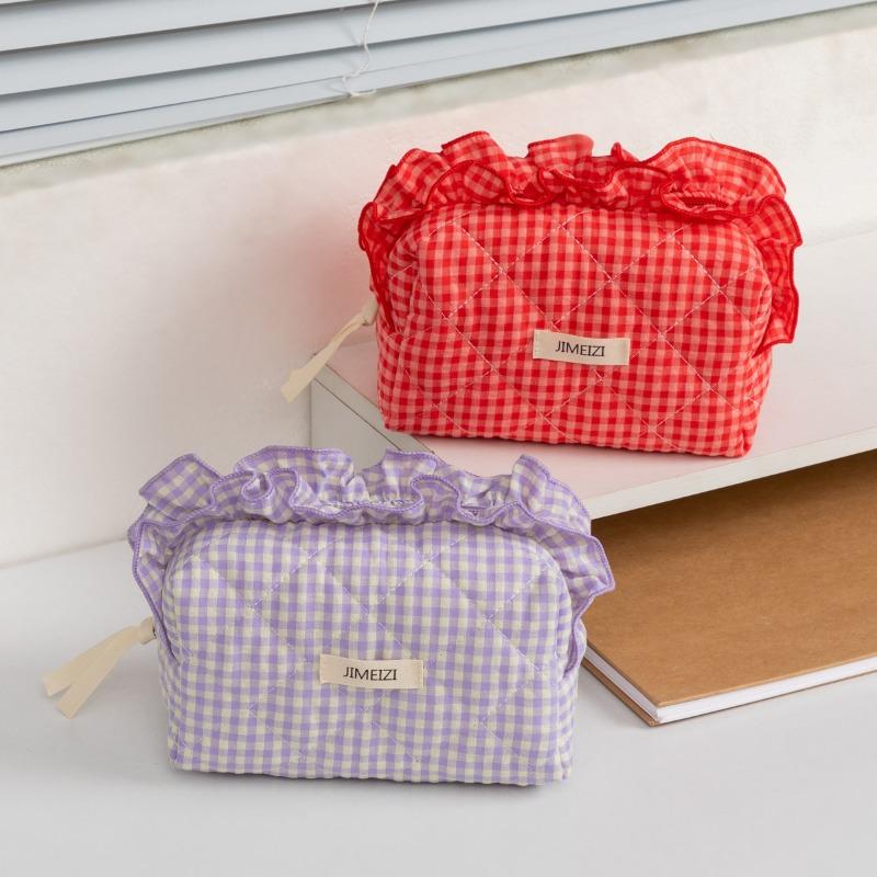 

1pcs Lace Plaid Quilted Makeup Bag, Multifunctional Portable Makeup Bag, Travel Storage Makeup Bag Cute Ruffle Make Up Case