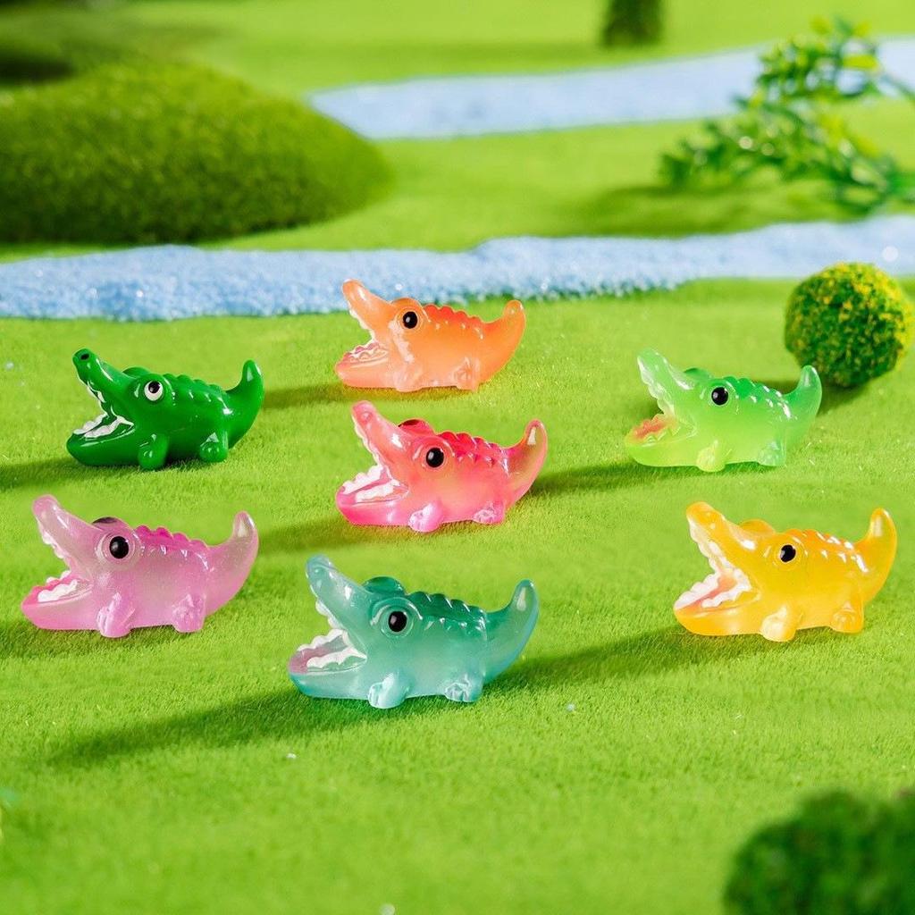 Miniature Luminous Resin Animal Ornaments: Cartoon Desktop & Car Decorations