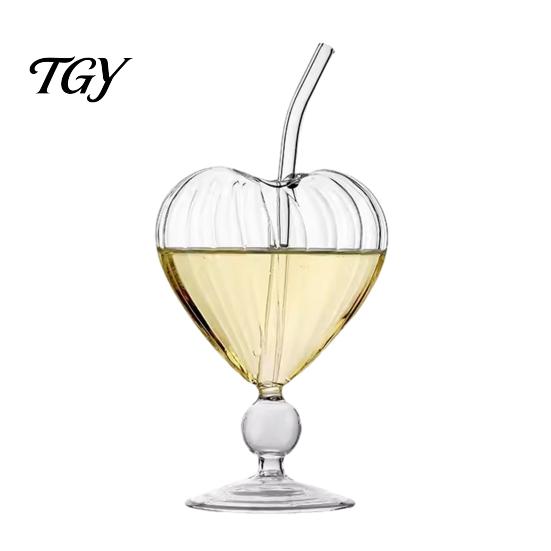 Professionelles Bartender-Glasware Herzförmiges Cocktailglas, 220 ml Klarer Kelch mit Strohhalm, Elegante Raffinierte Weingläser für Dates Kaltgetränk