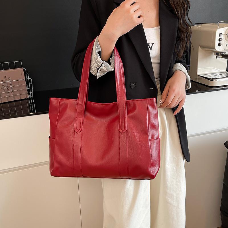 High-End Retro Tote Bag: Stylish, Large Capacity Shoulder Handbag for Commuting