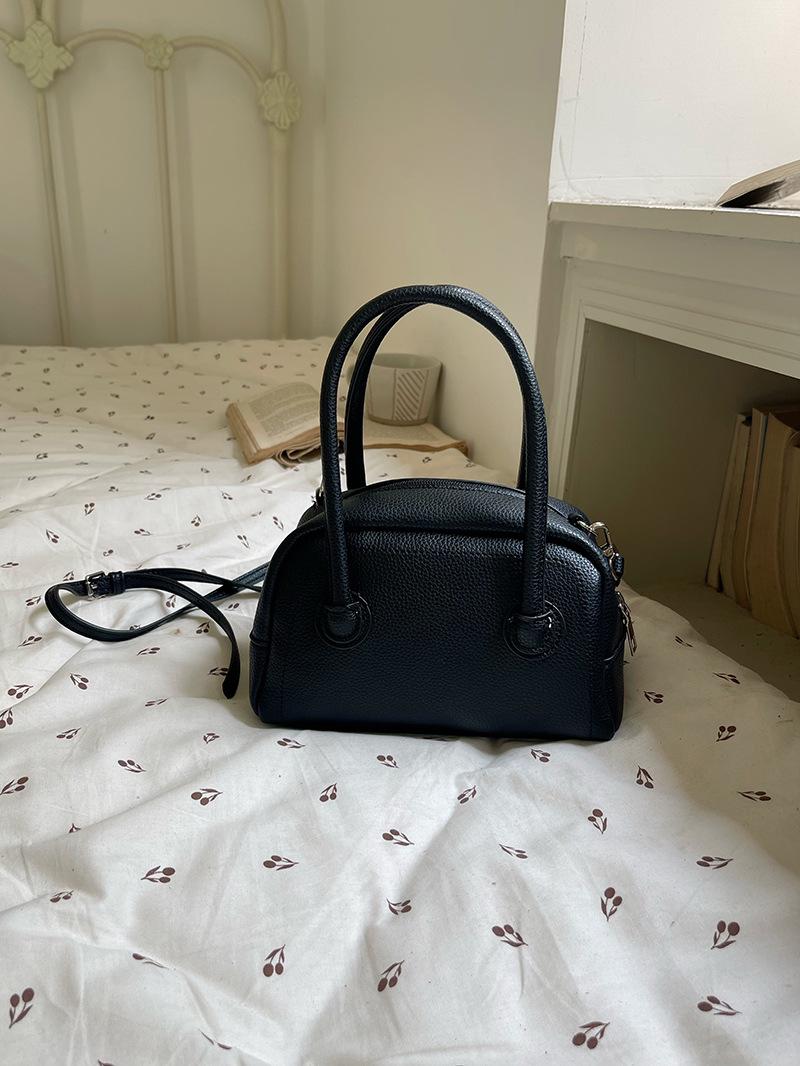 

2025 Южная Корея Портативная повседневная сумка для боулинга: Маленькая свежая сумка-мессенджер через плечо в стиле «Бостон»