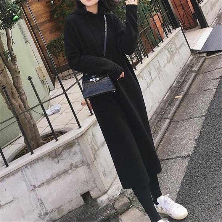 

Повседневное трикотажное платье средней длины для женщин, высококлассный осенне-зимний свободный однотонный трикотажный свитер-пуловер с капюшоном 49-31 (average size) чёрный