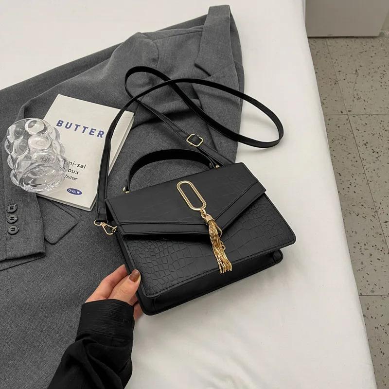 Monochromatic shoulder bag with tassel simple Western style square bag portable bag small bag