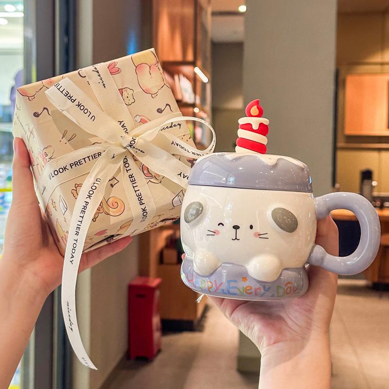 Send girls graduation souvenir high-value creative cake ceramic mug with lid gift souvenir