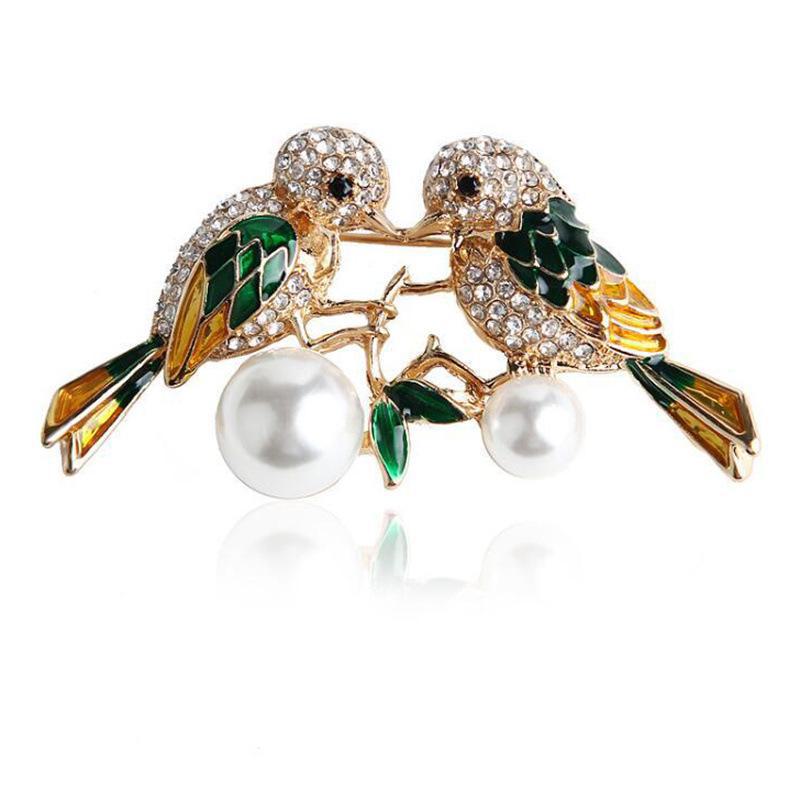 Brož se strakou: Vysoce kvalitní brož k obleku a dekorativní doplněk na límec s dvojím účelem