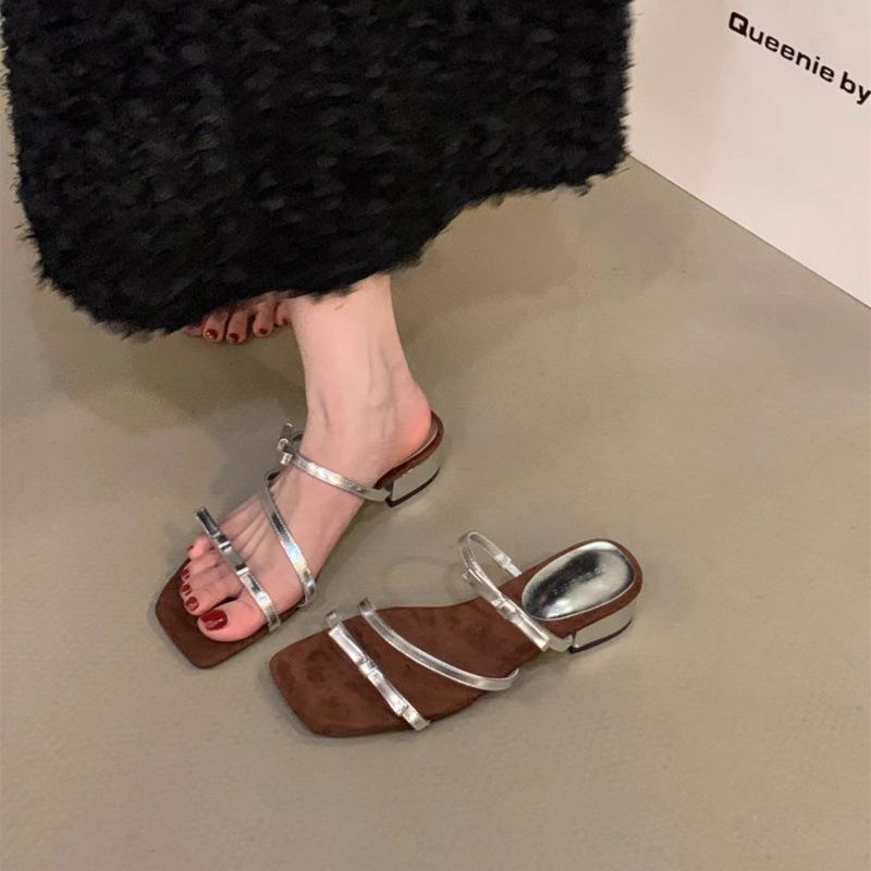 

Французские маленькие сандалии толстый каблук темперамент серебристые шлепанцы сказочная обувь уличная одежда 2025 лето с юбкой сандалии на ремешках 39 серебряный