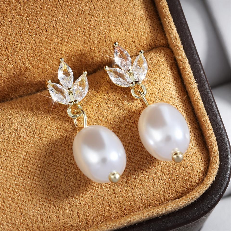 

ZAKOL Elegant Romantic Imitation Zircon Leaf Zircon Drop Earring for Women Sliver Color Shiny Zirconia Wedding Zircon