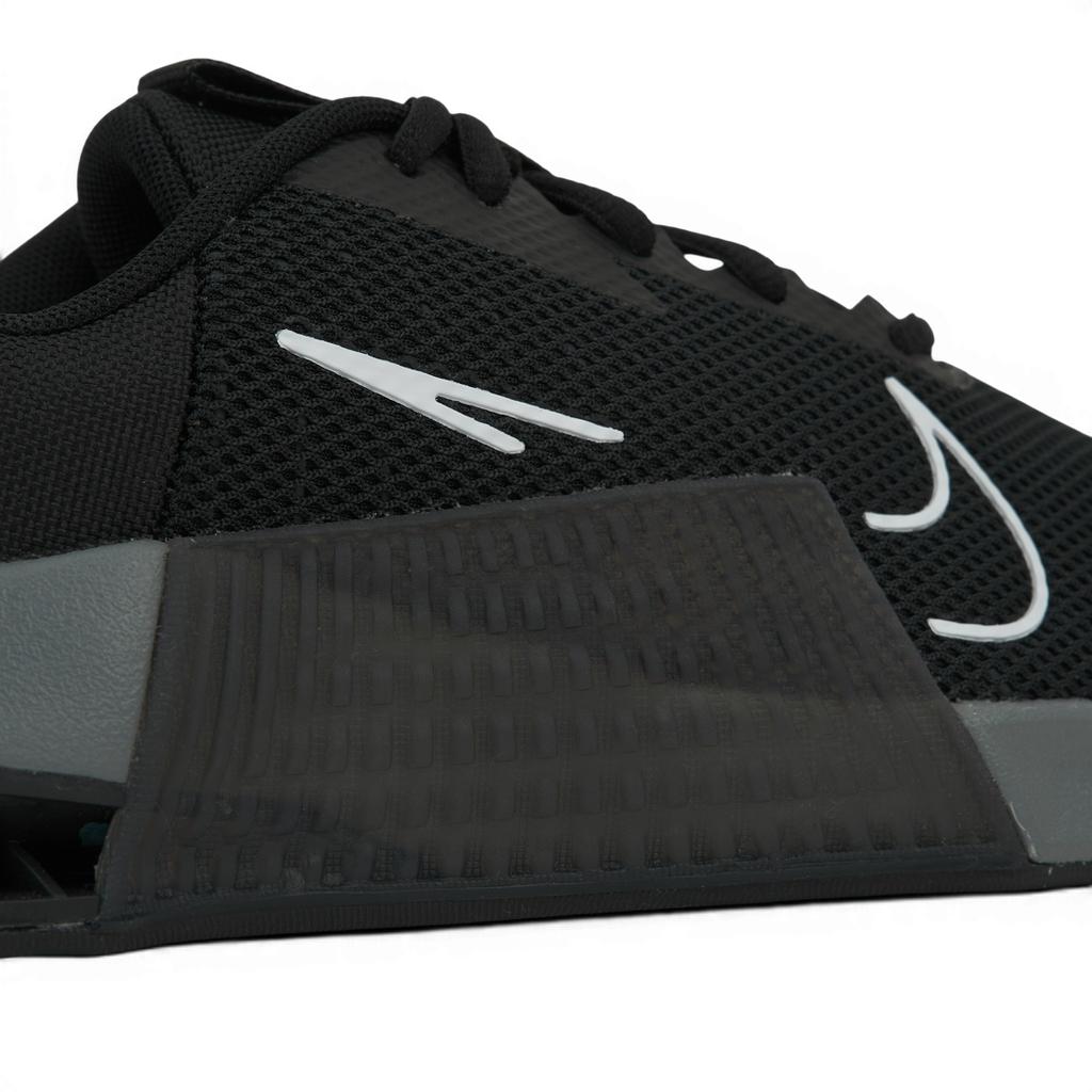 Nike حذاء رياضي رجالي ميتكون 9 أسود رمادي دخاني أنثراسيت أبيض DZ2617-001