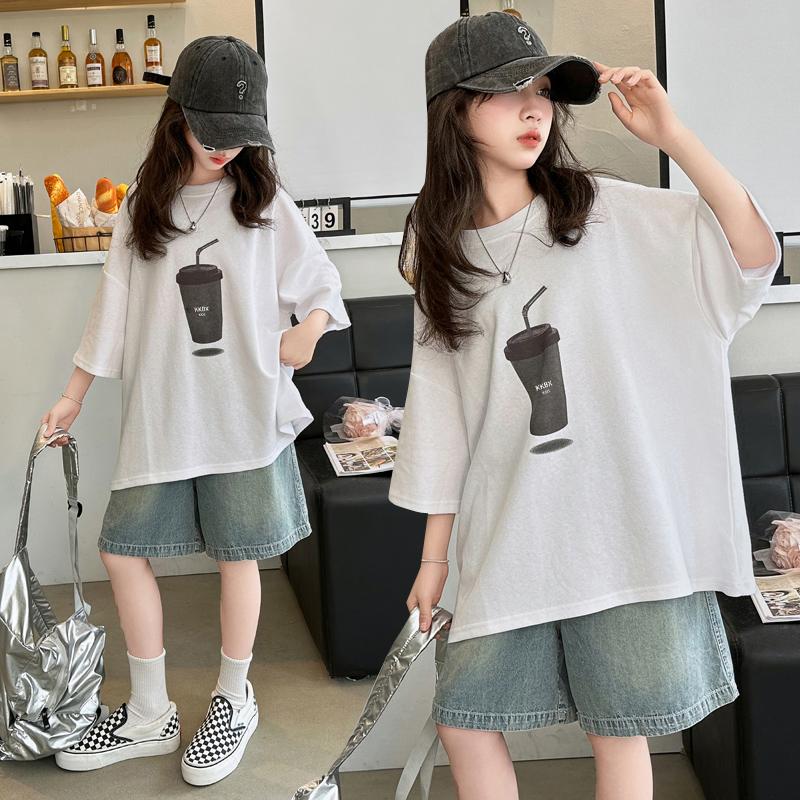 Girls' Summer Short Sleeved T-shirt Set 2026 New Korean Version Stylish Little Girls' Summer Denim Shorts Two-piece Set