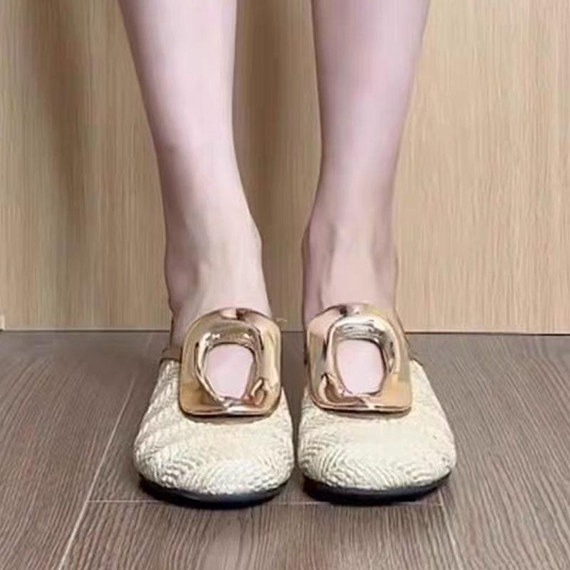 Weiche Leder-Edition~ Nische Personalisierter Design-Sinn Stroh Urlaub Wind Baotou Schuhe Damen Rücken Dreifachgürtel Aushöhlung Keilabsatz Halbe Hausschuhe
