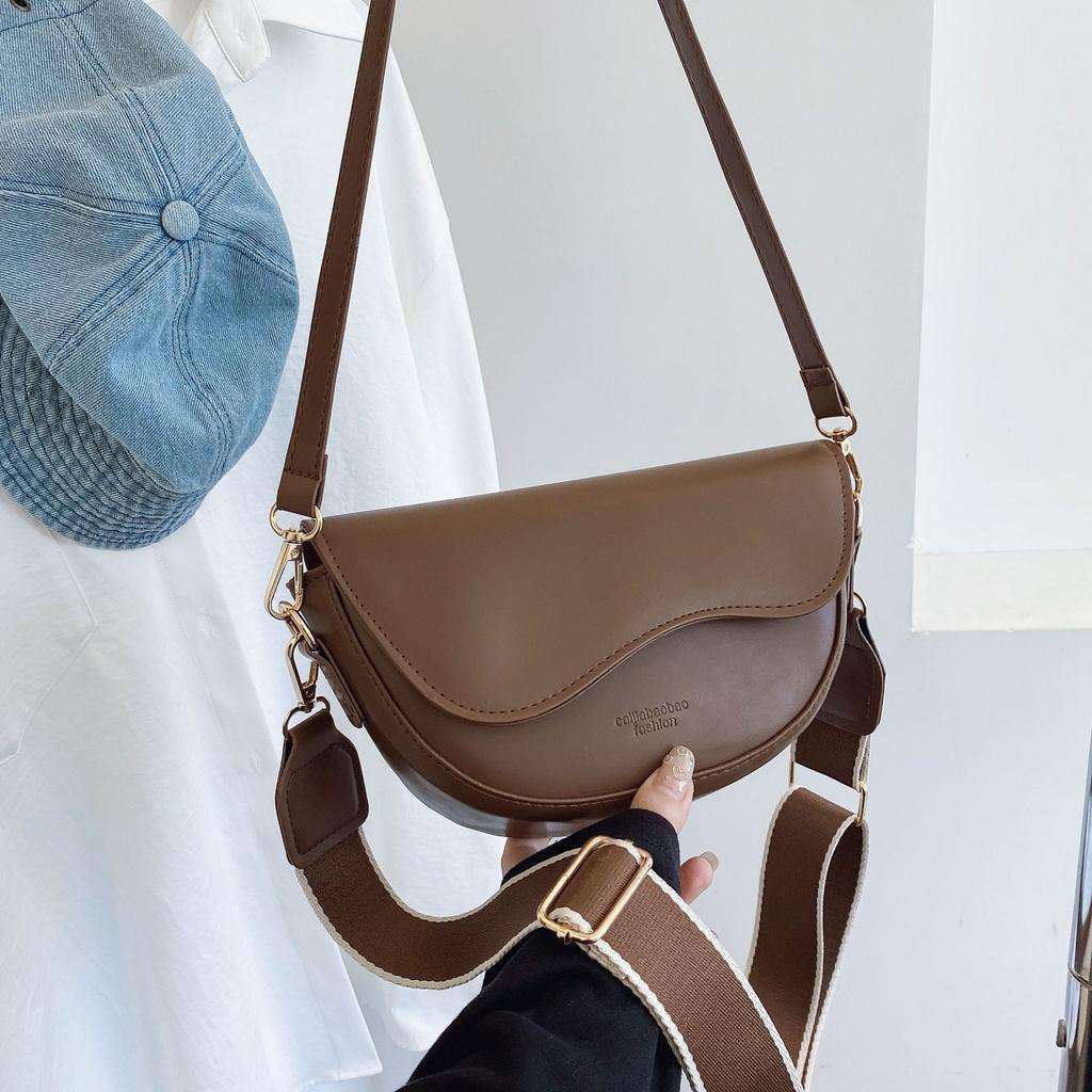 Saddle Bag Texture Niche Women'S Popular Retro Versatile Messenger Bag Fashion Single Shoulder Armpit