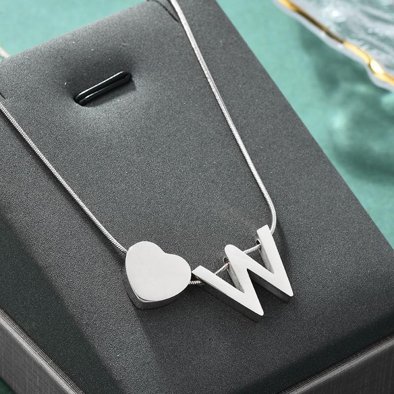 Elegante Colar com Pingente de Coração com Alfabeto Personalizado em Aço Inoxidável para Mulheres