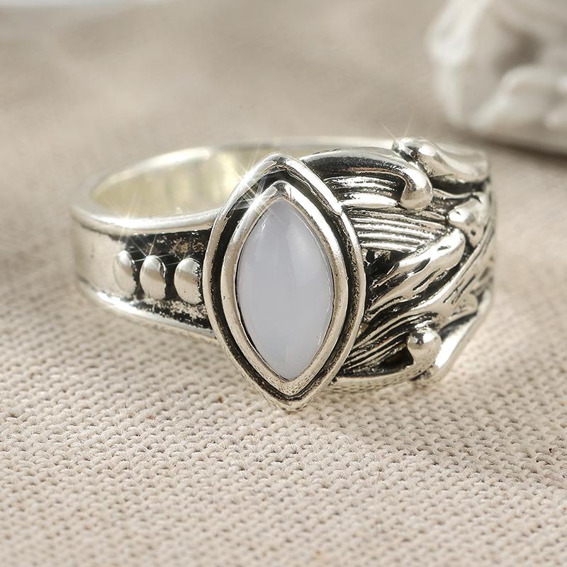 Vintage Inlaid Imitation Moonstone Women's Ring Ethnic CopperColor Hand Carving Daily Wear Party Jewelry Anniversary Gift