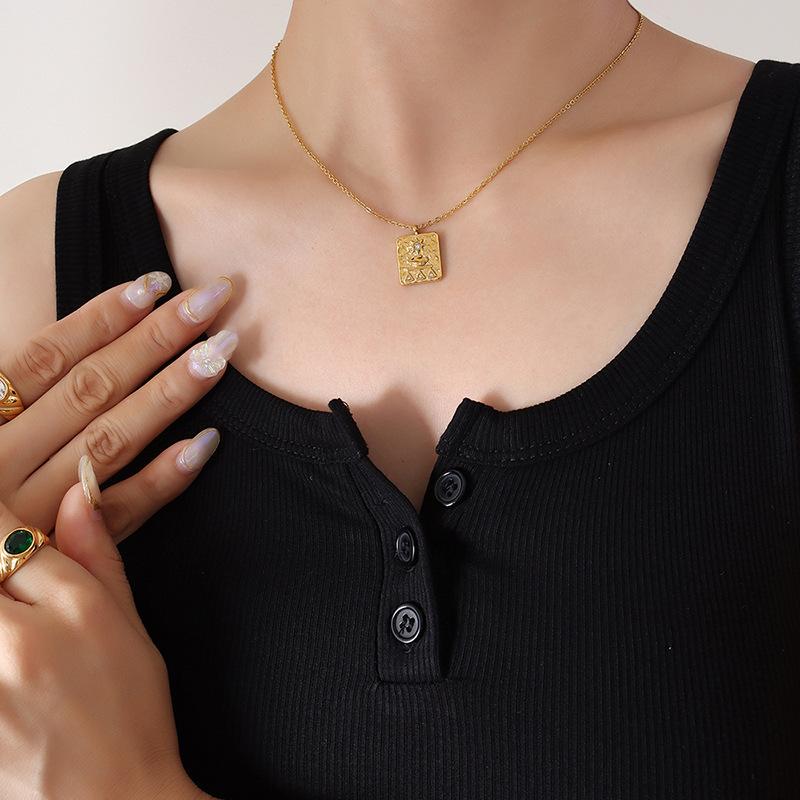 Fashion Personalized Relief Sun Square Pendant Inlaid With Zircon Necklace Titanium Steel Plated 18K Gold Collarbone Chain