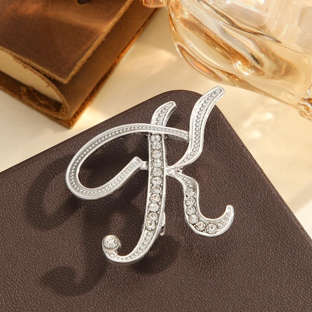 Spilla di Diamanti con 26 Lettere Inglesi Spilla Corsage in Metallo con Strass da Donna per Abbigliamento Zaino Sciarpa e Accessori Spille