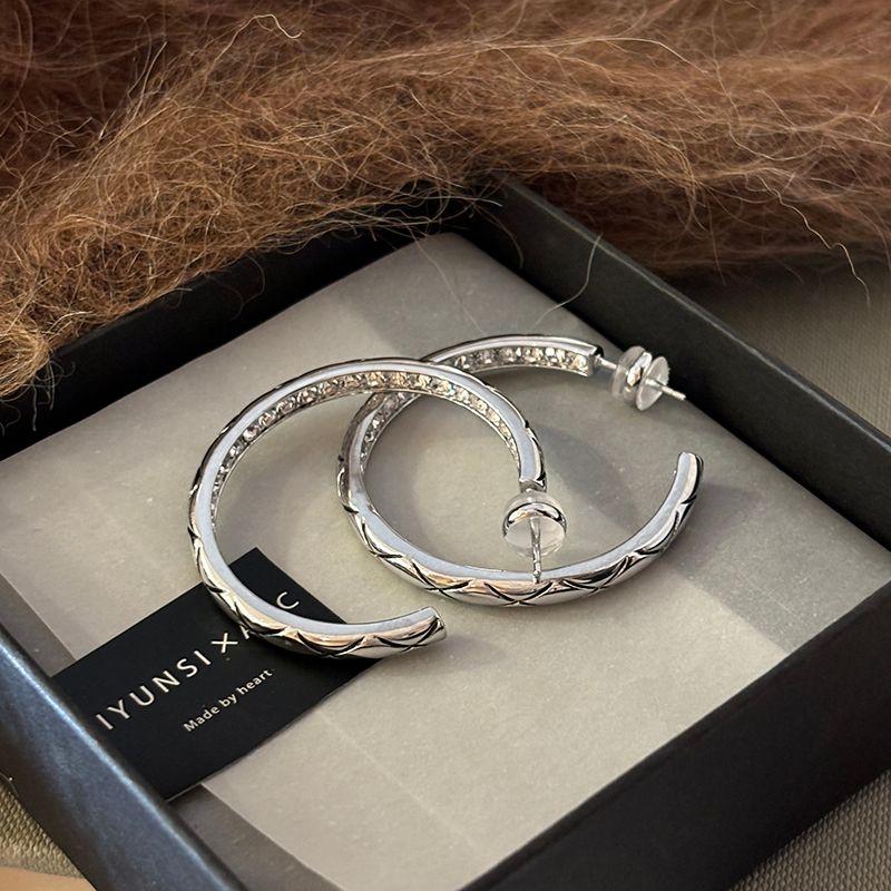 Western Classy Style Diamond Plaid Big Hoop Earrings Female Accessible Luxury Special-Interest Design Fancy Stud Earrings Vintage Ear Jewelry